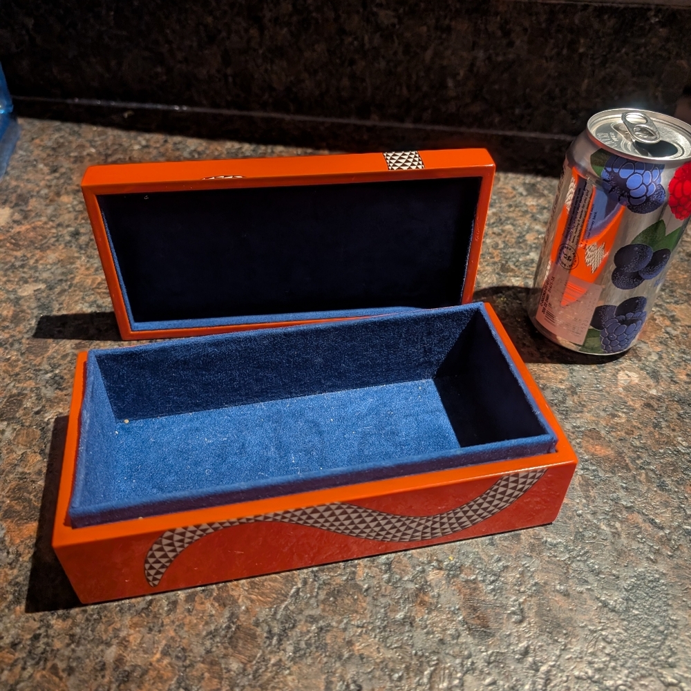 Jonathan Adler. Lacquer "Eden" Storage Box - Picture 2 of 6